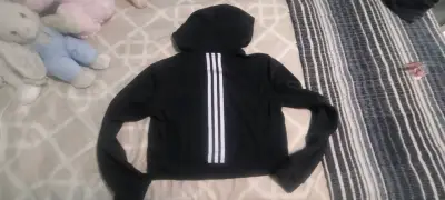 Polerón corto negro con capucha Adidas para mujer - miniatura 2