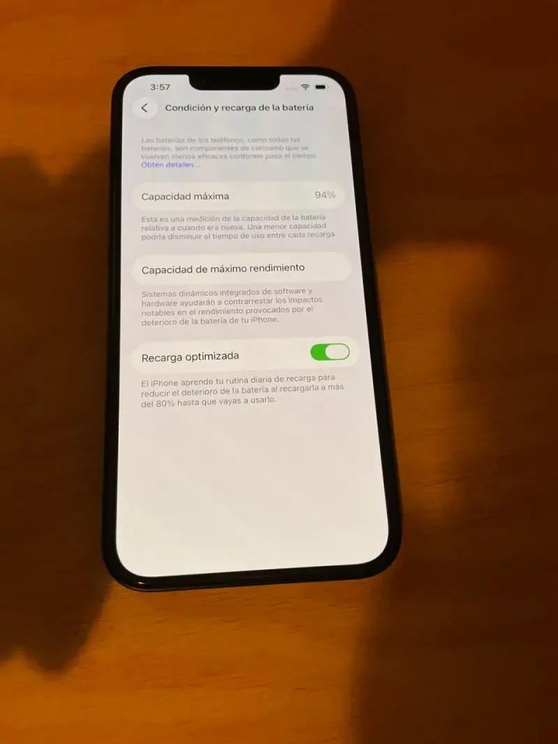 iPhone 13 en excelente estado con caja original - 2