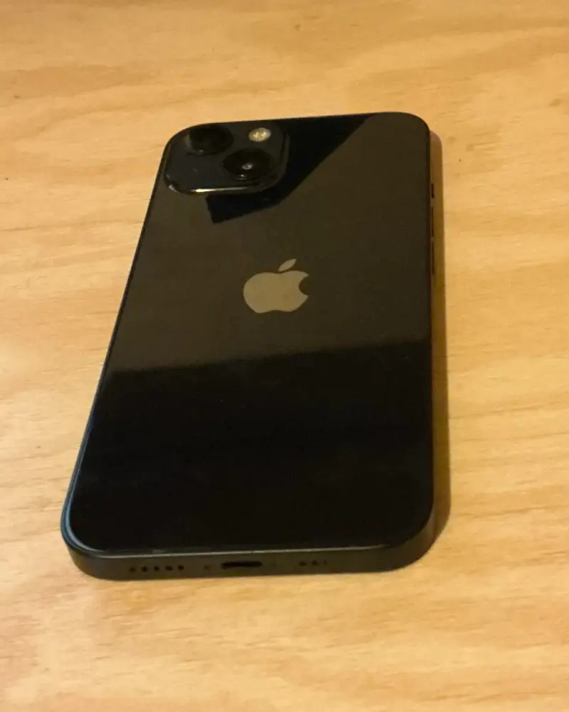 iPhone 13 en excelente estado con caja original - 4