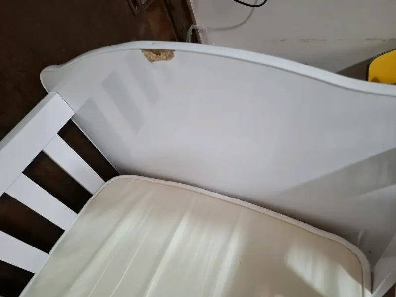 Cuna de madera blanca para bebé en buen estado - 4