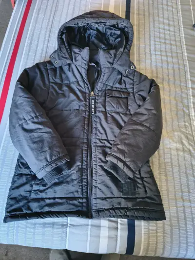 Chaqueta acolchada negra con capucha para niño - miniatura 1
