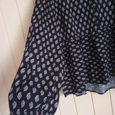 Blusa estampada de viscosa Abstracts - miniatura 2