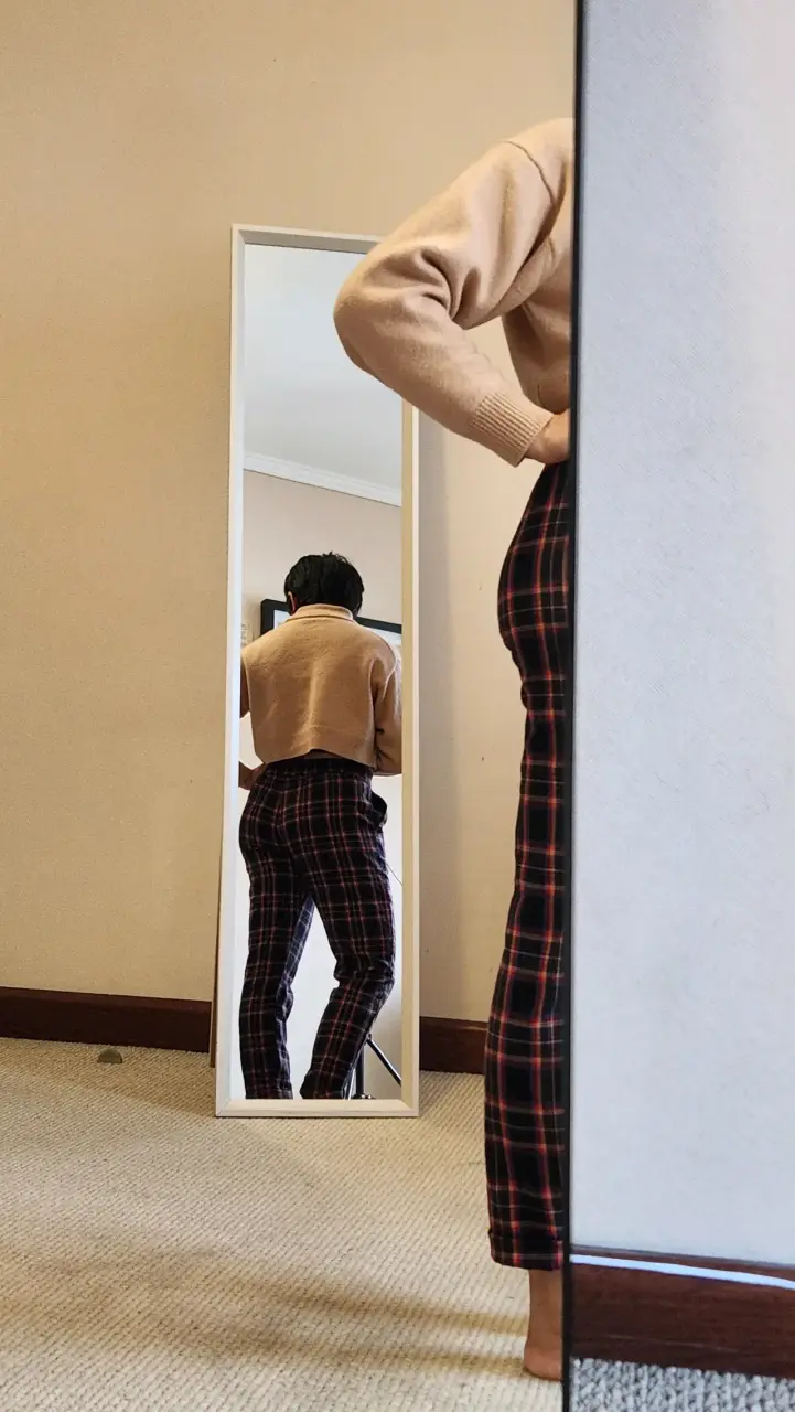 Pantalones a cuadros para mujer en tonos oscuros - 2
