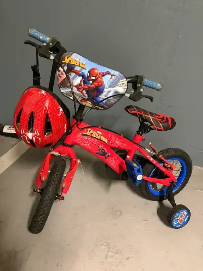 Bicicleta infantil Spider-Man con casco y ruedas de apoyo - miniatura 1