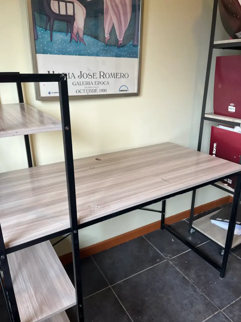 Escritorio con estantería de metal y madera - 4