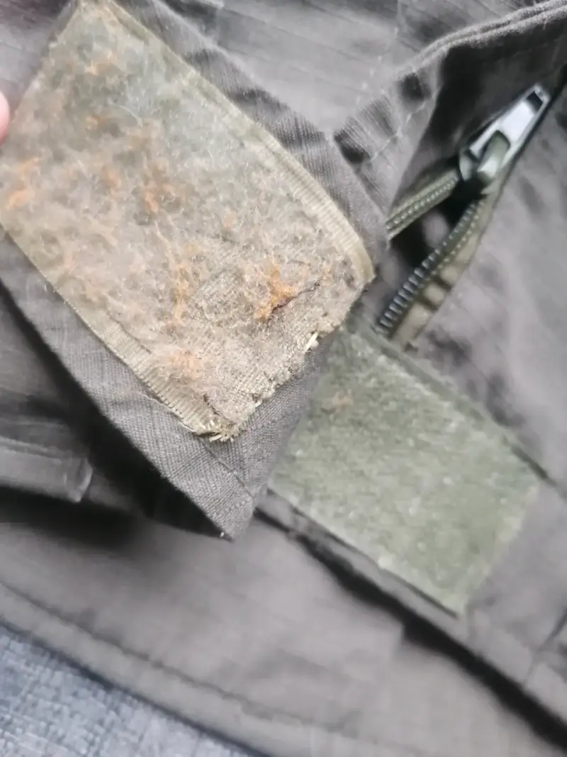 Pantalones cargo verde militar con bolsillo - 4