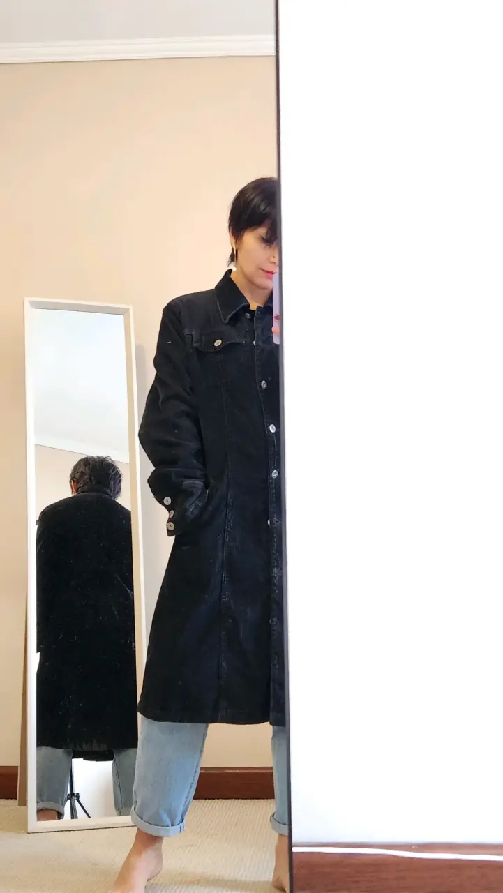 Abrigo largo de cotelé negro para mujer - 3