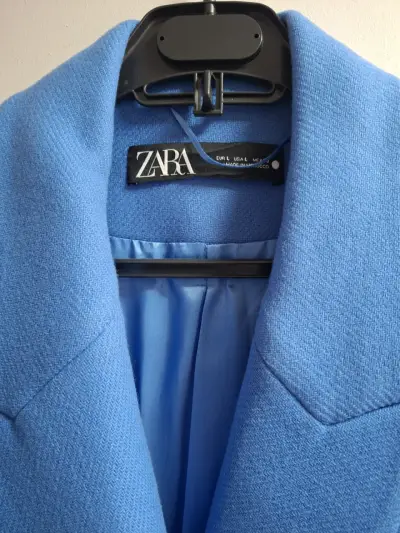 Abrigo azul largo Zara en buen estado - miniatura 4