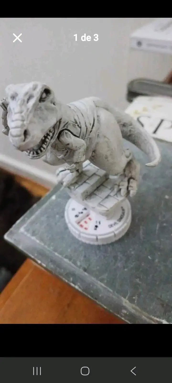 Figura de colección T-Rex en miniatura - 1
