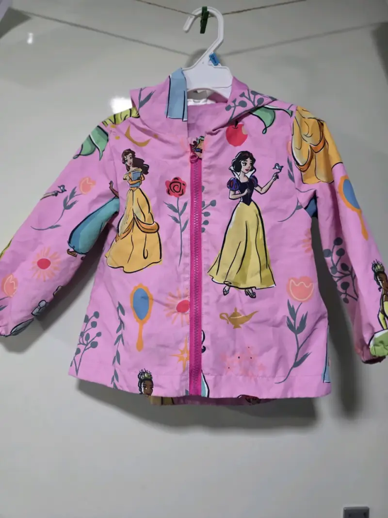 Chaqueta infantil con diseño de princesas - 2