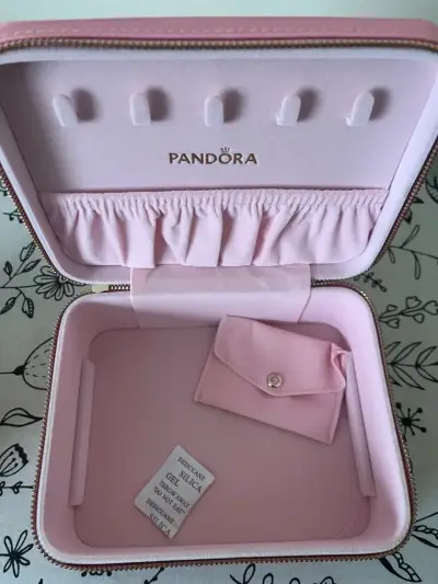 Estuche de joyas rosa Pandora con espejo - miniatura 4