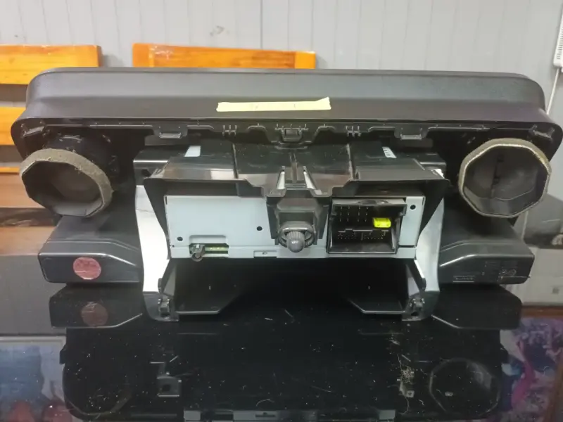 Radio para vehículo Sprinter con ventilación integrada - 3