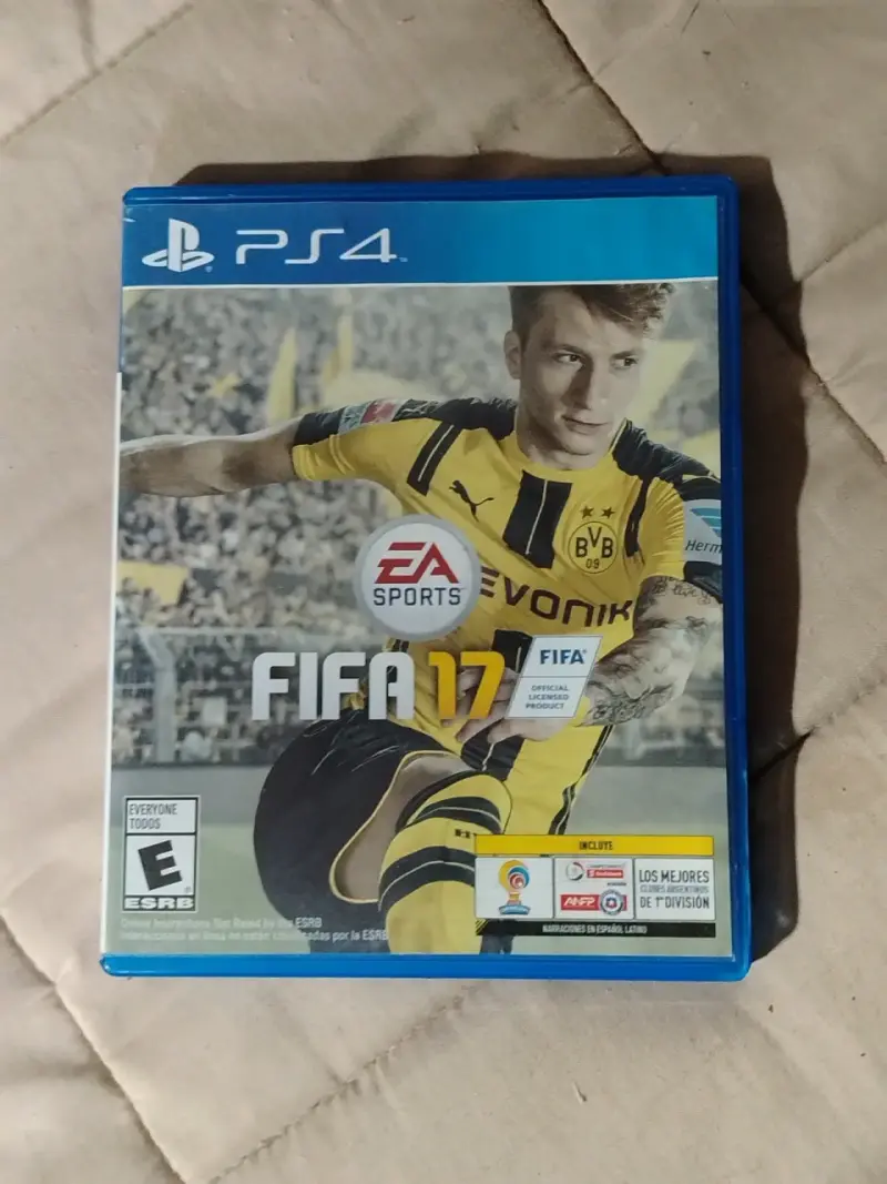 Juego FIFA 17 para PS4 en buen estado - 1