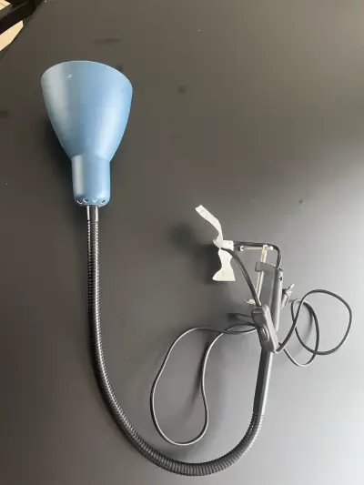 Lámpara de escritorio flexible azul con pinza - miniatura 3