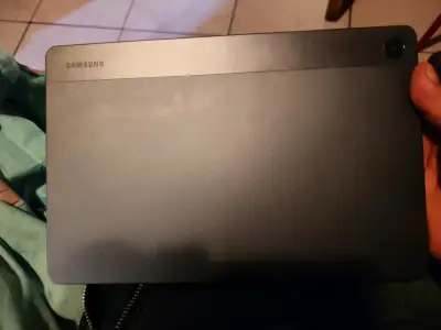 Tablet Samsung Galaxy con pantalla grande - miniatura 2