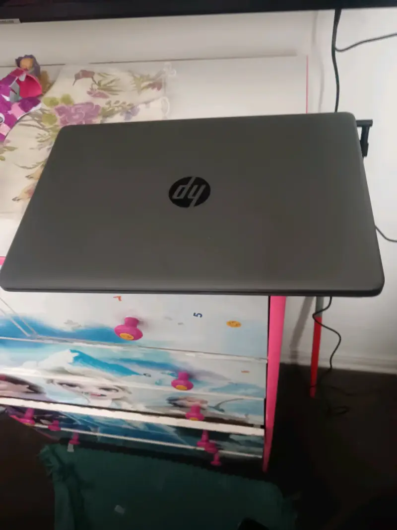 Laptop HP con Intel Core i5 en buen estado - 3