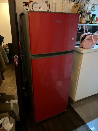 Refrigerador rojo Midea con frezzer - miniatura 1