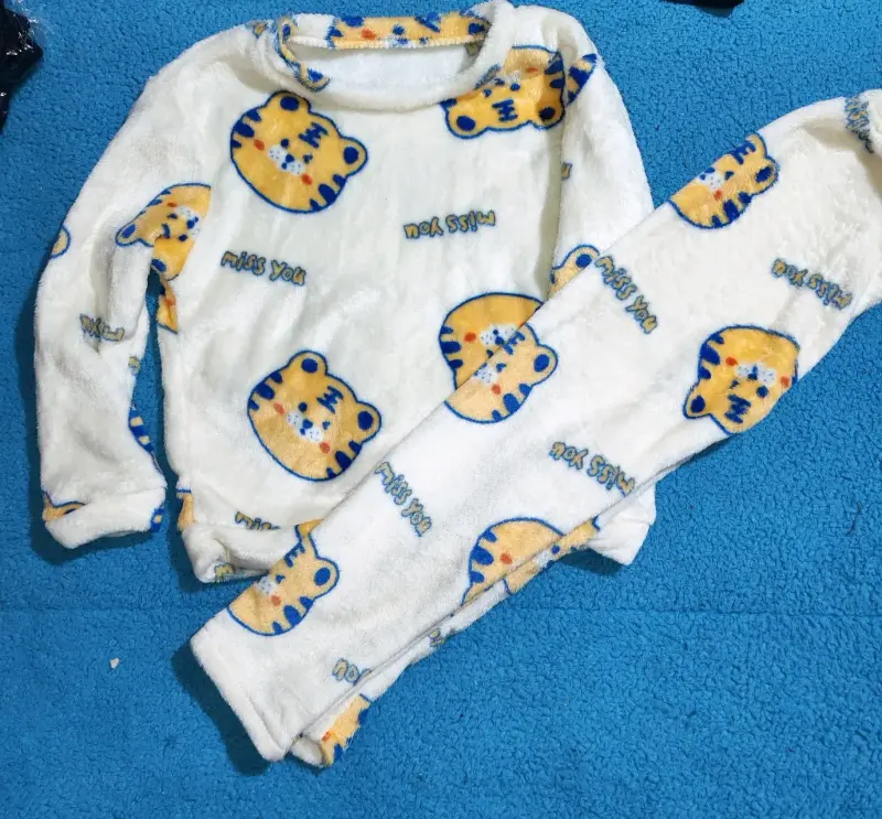 Pijama infantil polar con estampado de tigre - 1