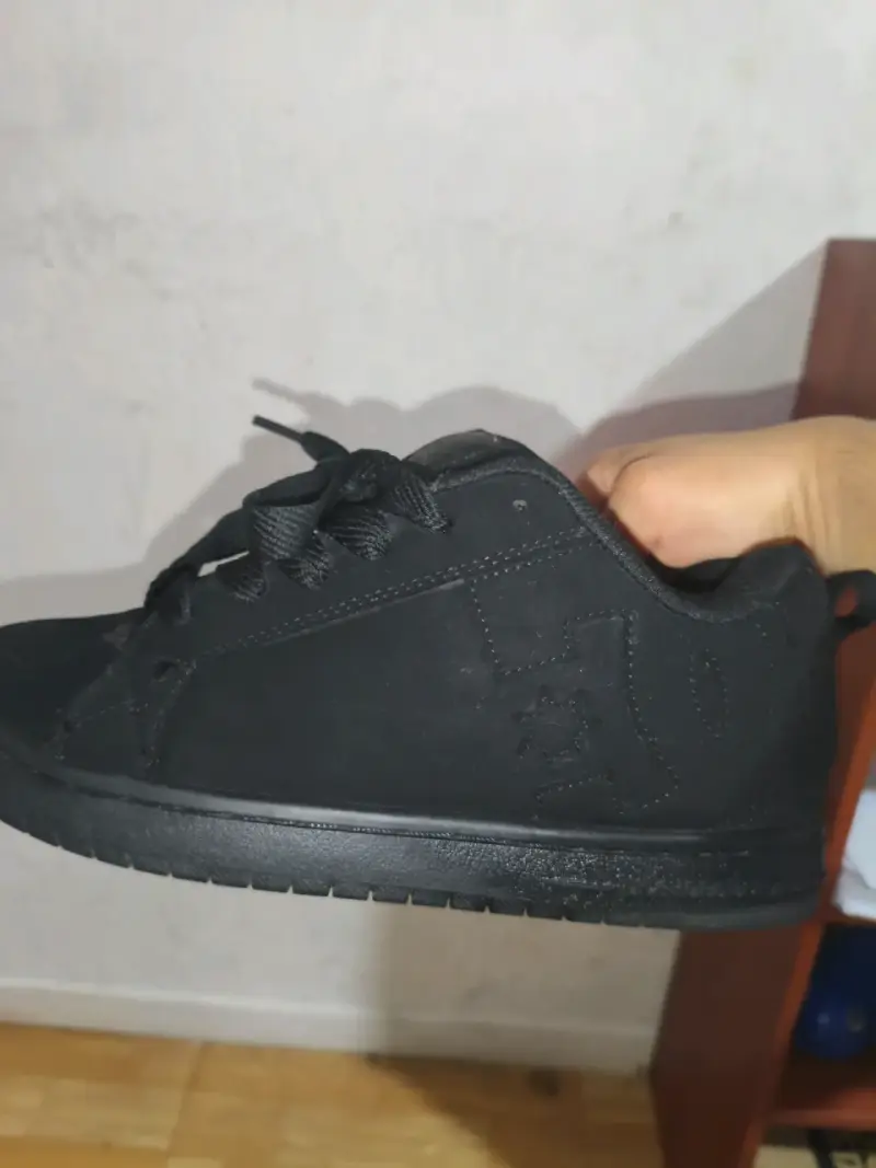 Zapatillas negras de skate DC Shoes en buen estado - 1