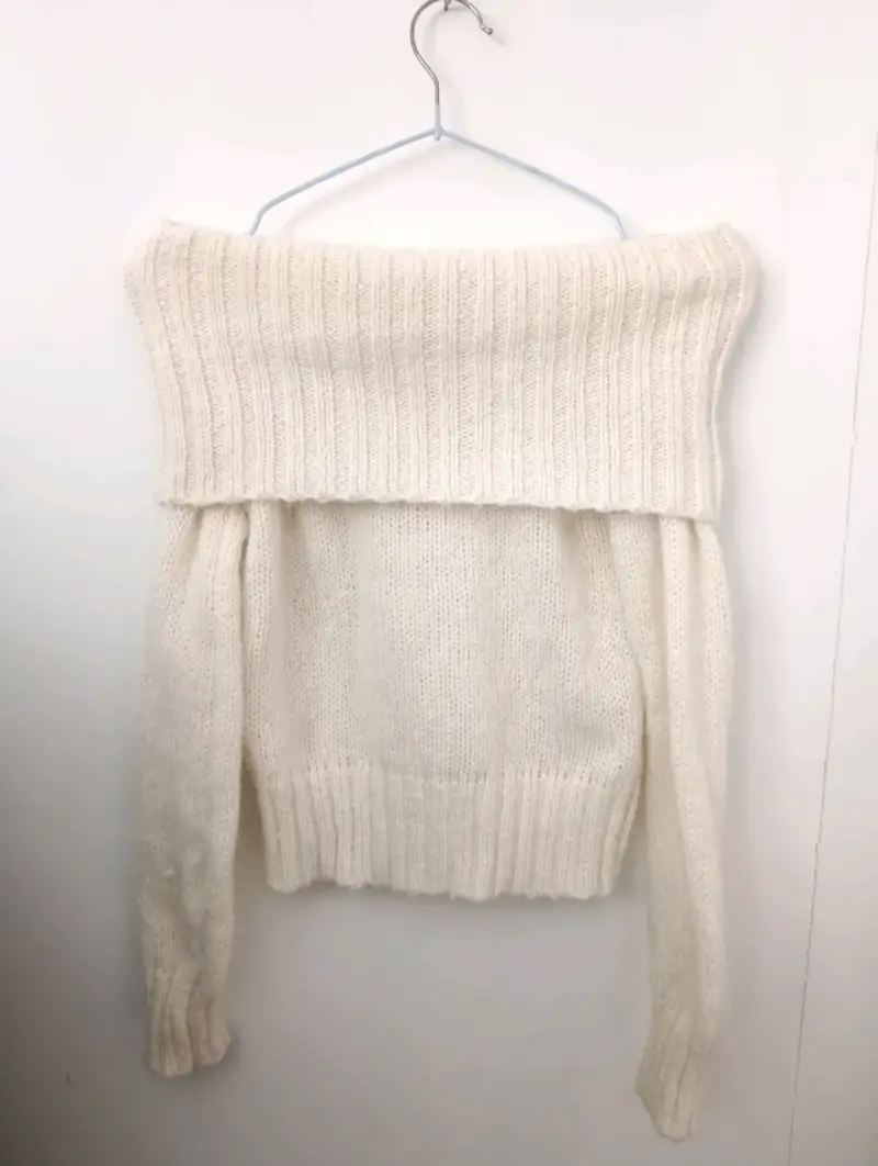 Suéter de punto blanco off shoulder Sybilla