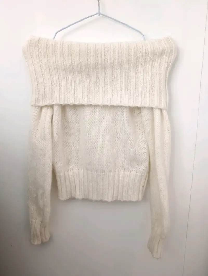 Suéter de punto blanco off shoulder Sybilla - 4