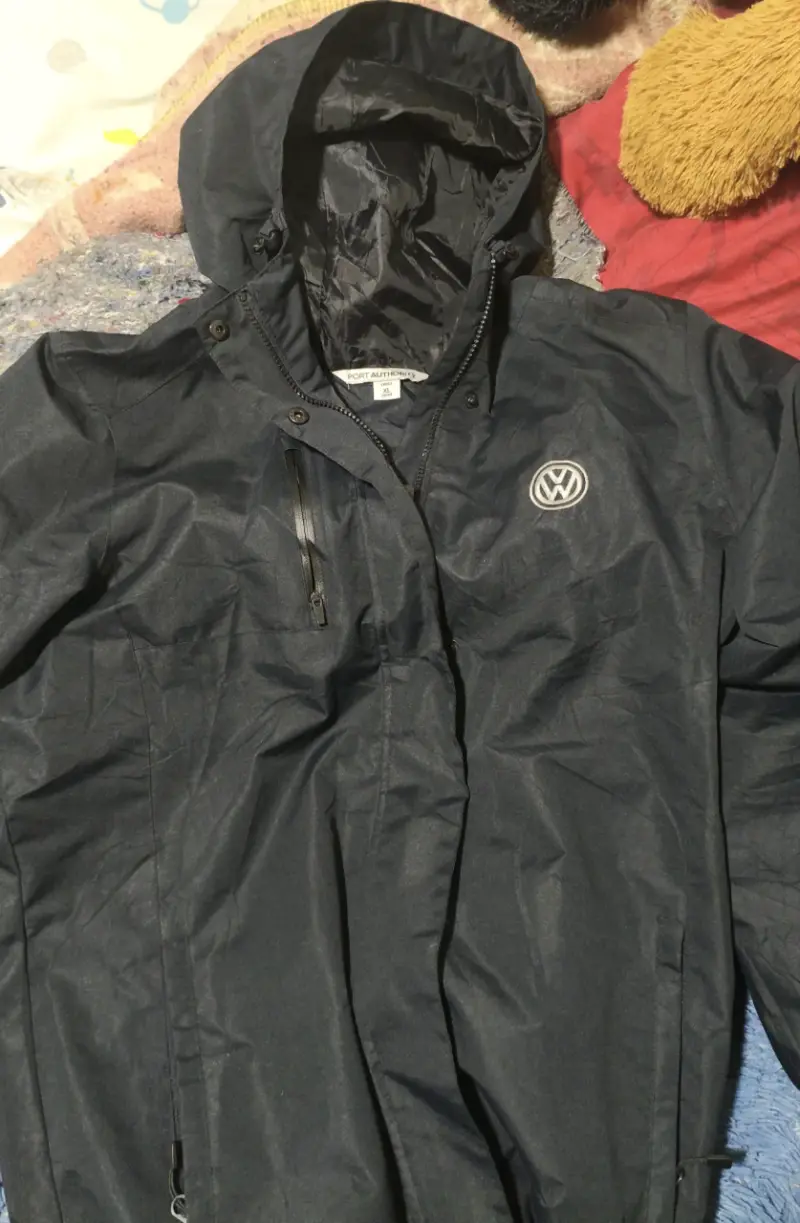 Chaqueta impermeable negra Volkswagen para mujer - 4