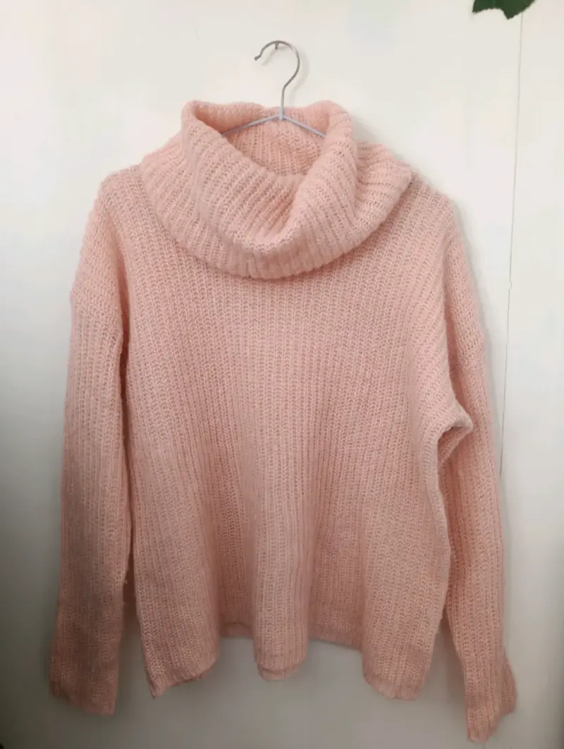 Suéter de cuello alto rosa pastel S