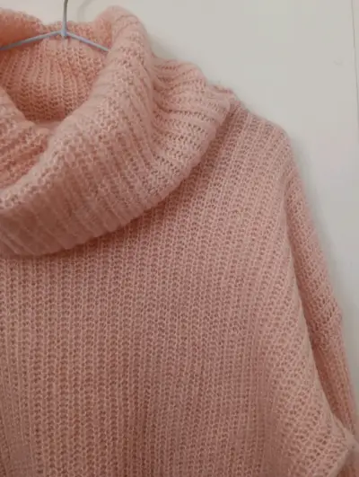 Suéter de cuello alto rosa pastel S - miniatura 3