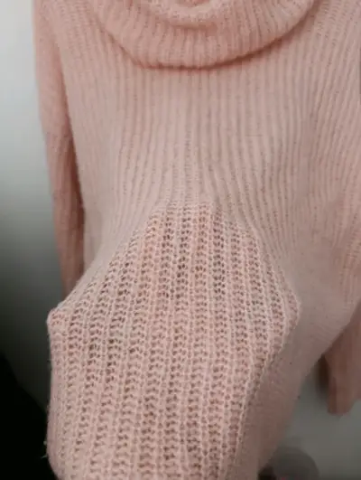 Suéter de cuello alto rosa pastel S - miniatura 5