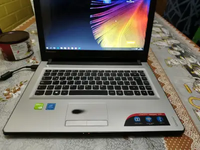 Laptop Lenovo Ideapad 300 Intel Pentium - miniatura 1