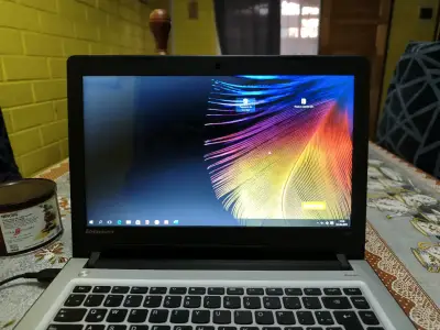 Laptop Lenovo Ideapad 300 Intel Pentium - miniatura 2