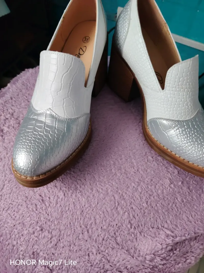 Zapatos de tacón alto bicolor texturizados - 1