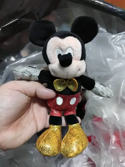 Peluches de personajes animados variados - miniatura 1