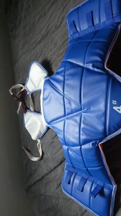 Peto protector reversible para taekwondo - miniatura 2