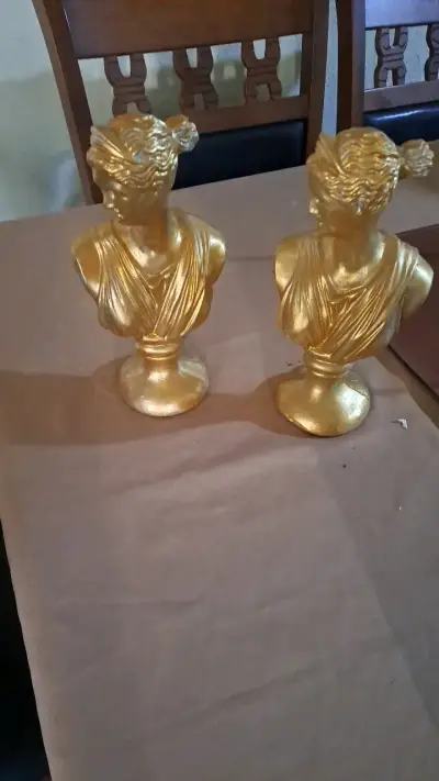 Busto decorativo dorado estilo clásico - miniatura 2
