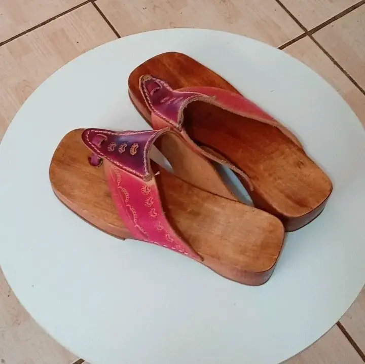 Sandalias tipo Zueco de Cuero - Madera - 2