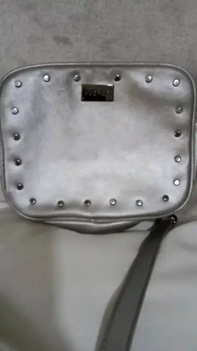 Cartera plateada con tachas Foster - miniatura 1