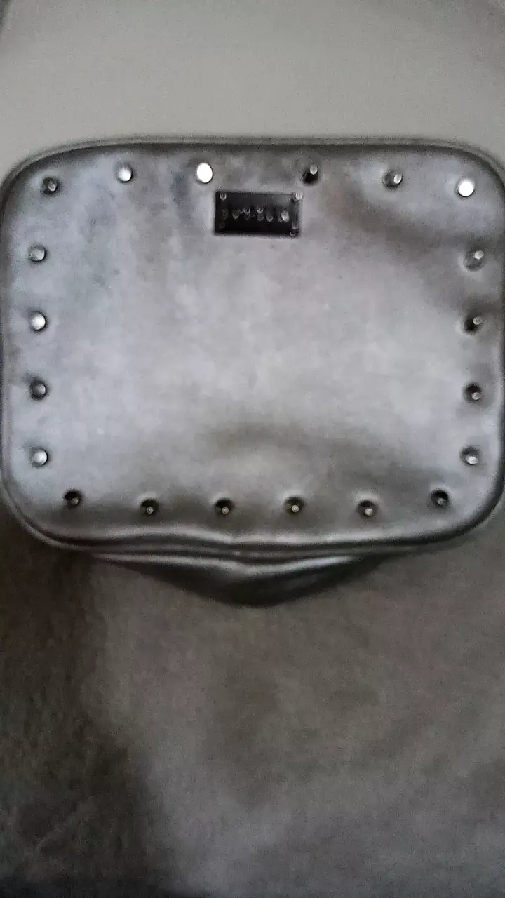 Cartera plateada con tachas Foster - 2