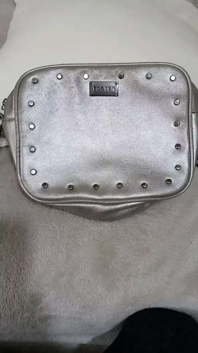 Cartera plateada con tachas Foster - miniatura 3