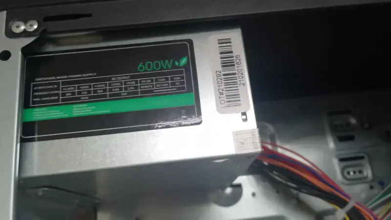 Gabinete de PC con fuente de poder 600W - 4