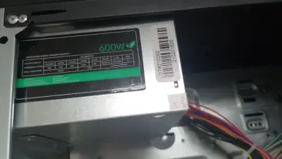 Gabinete de PC con fuente de poder 600W - miniatura 4