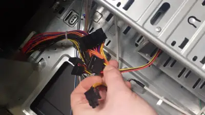 Gabinete de PC con fuente de poder 600W - miniatura 5