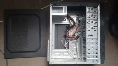 Gabinete de PC con fuente de poder 600W - miniatura 6