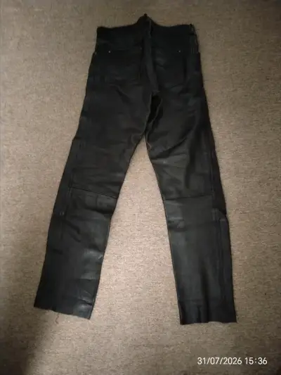 Pantalones de cuero genuino negro estilo jeans - miniatura 2