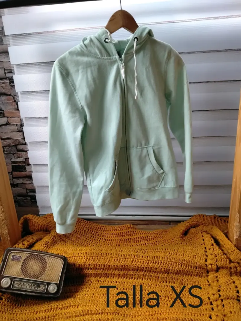 Polerón con capucha verde menta talla XS