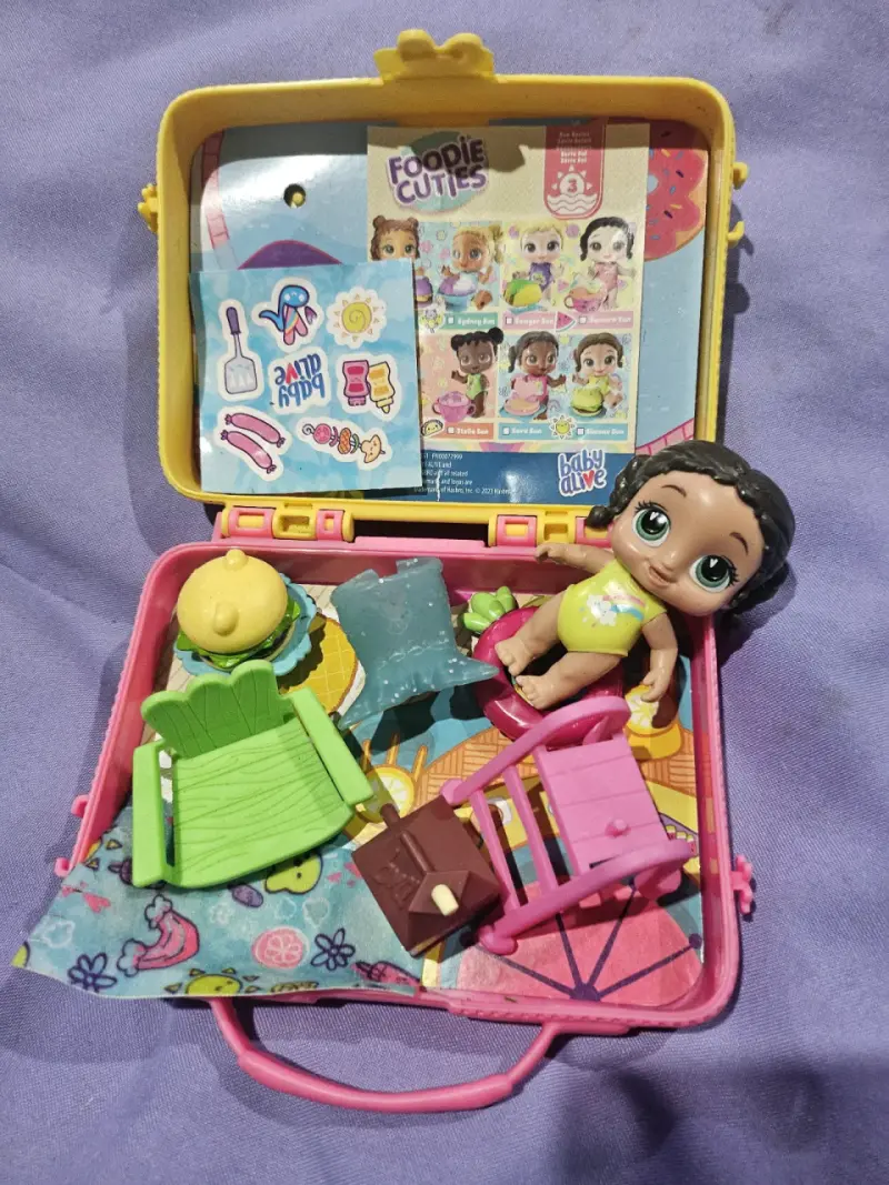 Muñeca Baby Alive Foodie Cuties con accesori - 1