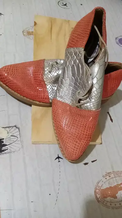 Zapatos de cuero bicolor estilo oxford - miniatura 2