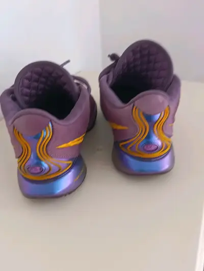 Zapatillas deportivas LeBron xxl únicas en Chile - miniatura 2