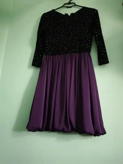 Vestido de fiesta negro y morado - miniatura 1