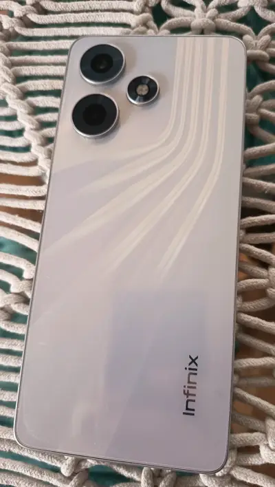 Smartphone Infinix Hot 30 - miniatura 3